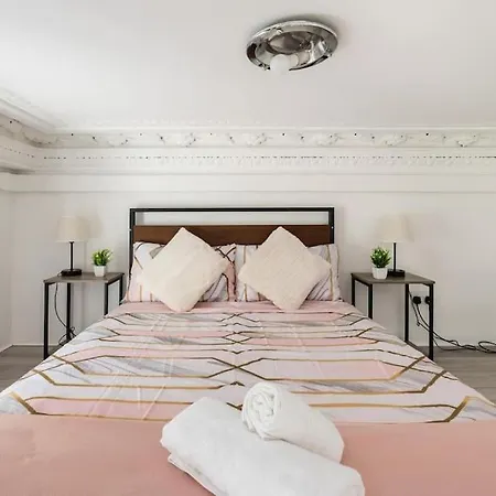 Appartamento Quiet Terraced For Relaxing Escapes Londra