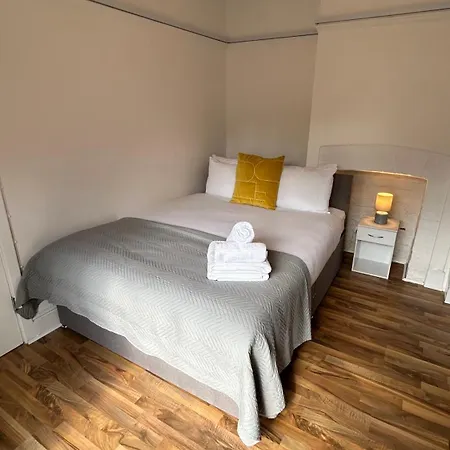 Ustay Fulham Apartment