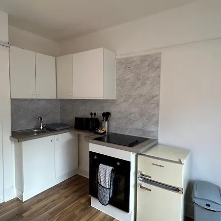 Ustay Fulham Apartment