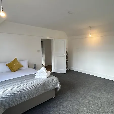 Ustay Fulham London