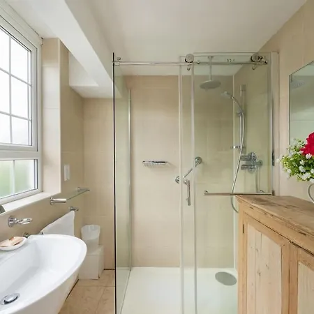5 Bed With Private Parking - 25 Mins To Apartment London