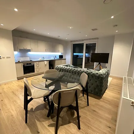 Harbor View Haven Apartment London