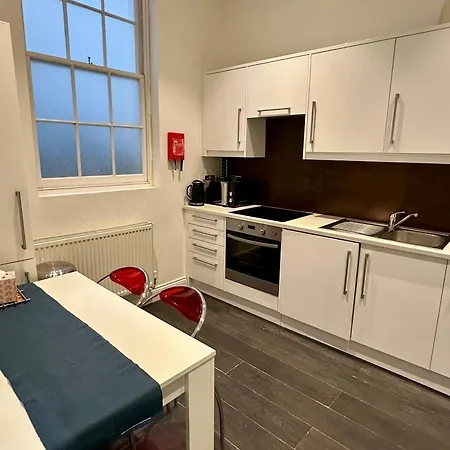 Regency Apartment *
