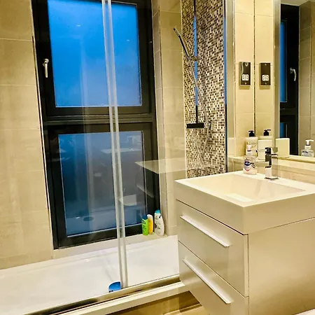 Regency Apartment *