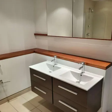 Peninsula Apartment London
