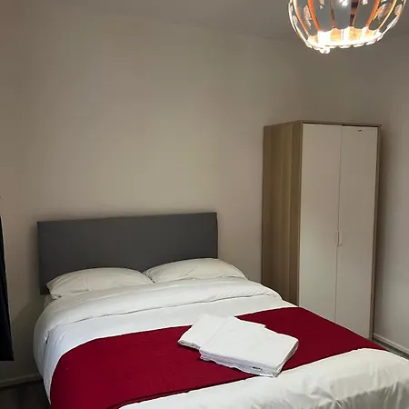 Starlet Stepney Homestay London