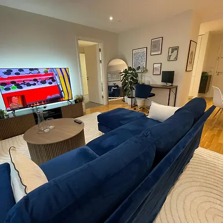 Luxury In Olympic Village Apartment London