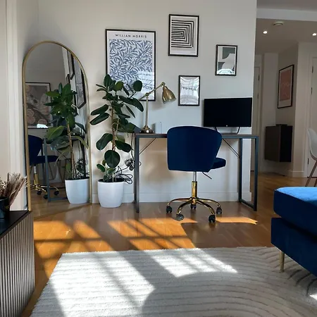 Luxury In Olympic Village Apartment London