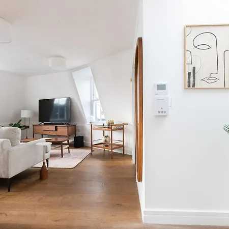 Two Luxury 2 Bedroom Duplex Holborn Apartment