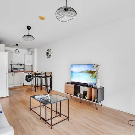 Graceful - Self Contained Spacious 2 Bed Stratford Apartment