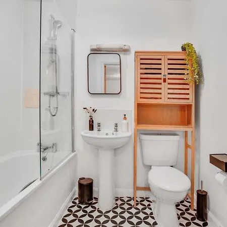 Graceful - Self Contained Spacious 2 Bed Stratford London