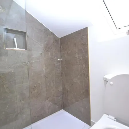 Freshly Refurbished, Peaceful Victorian House * Worcester Park