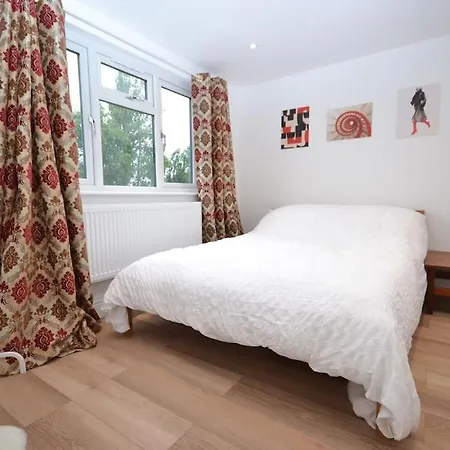 Freshly Refurbished, Peaceful Victorian House *