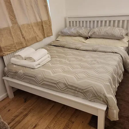 Homely Space In Havering, Essex Havering