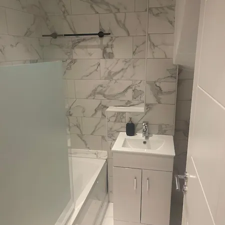Newly Refurbished Cosy 2 Bed In Wembley * London