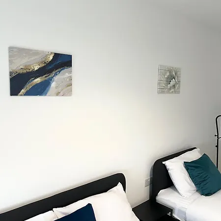 Modern, New, Amazing In East London! * 巴尔金