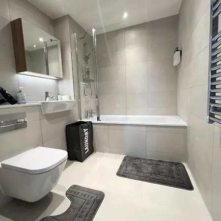 Modern, New, Amazing In East London! * 巴尔金
