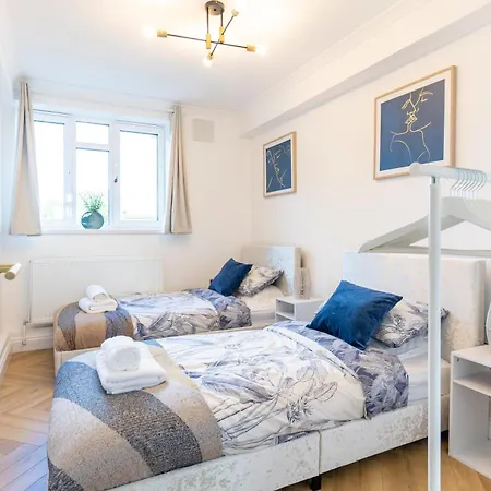 Boutique And Stylish 4 Bed In Holiday home London