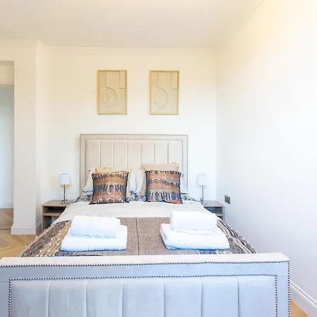 Boutique And Stylish 4 Bed In Holiday home *