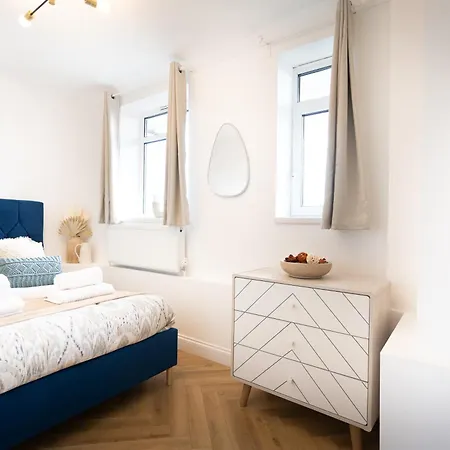 Boutique And Stylish 4 Bed In Holiday home *