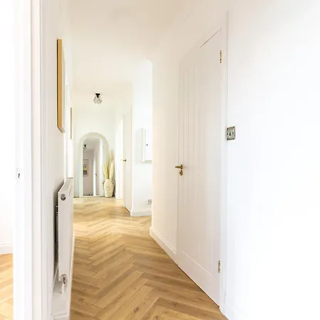 Boutique And Stylish 4 Bed In *