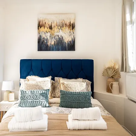 Boutique And Stylish 4 Bed In Holiday home London