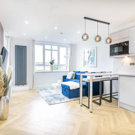 Boutique And Stylish 4 Bed In *