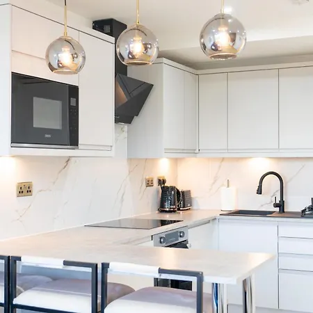 Boutique And Stylish 4 Bed In London