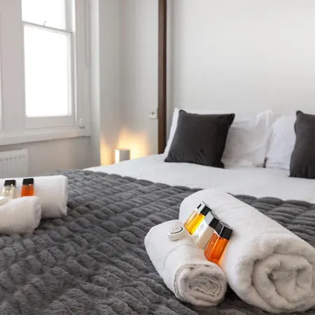 Luxury Newly Refurbished One-bedroom Flat In Notting Hill London