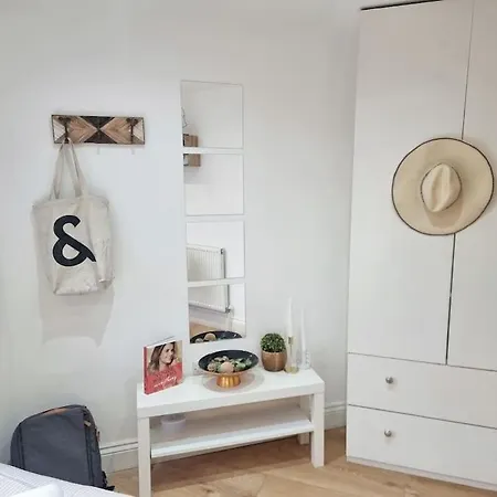Holiday home 4bed 3bath 8min To Bridge London