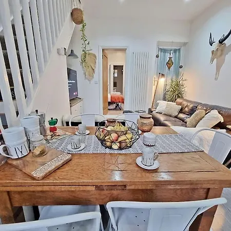 4bed 3bath 8min To Bridge * London