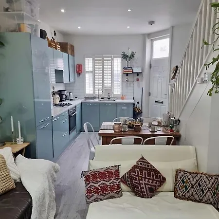 4bed 3bath 8min To Bridge Holiday home