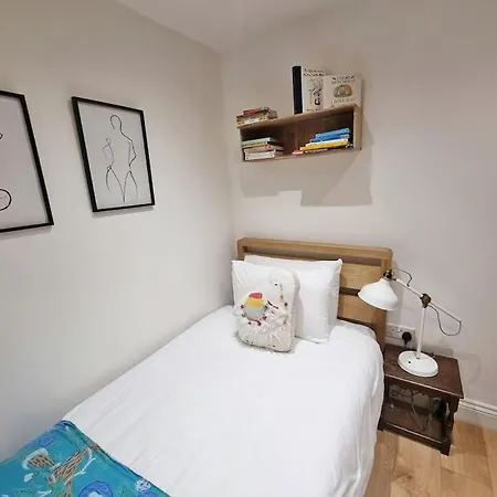 4bed 3bath 8min To Bridge Holiday home *