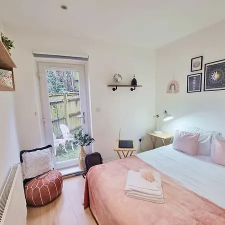 4bed 3bath 8min To Bridge Holiday home London
