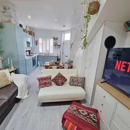 4bed 3bath 8min To Bridge