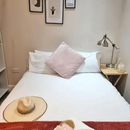 Holiday home 4bed 3bath 8min To Bridge