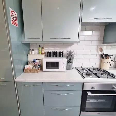 Holiday home 4bed 3bath 8min To Bridge