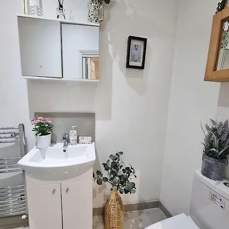 Holiday home 4bed 3bath 8min To Bridge *