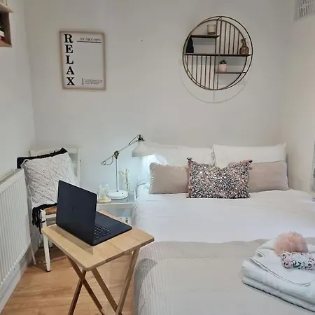 4bed 3bath 8min To Bridge Holiday home London