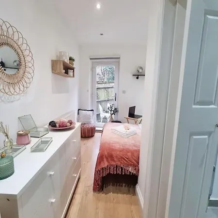 Holiday home 4bed 3bath 8min To Bridge London