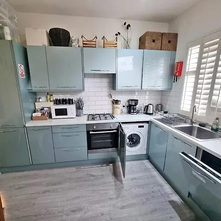 4bed 3bath 8min To Bridge Holiday home