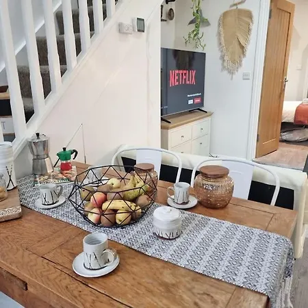 Holiday home 4bed 3bath 8min To Bridge