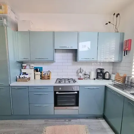 4bed 3bath 8min To Bridge Holiday home *