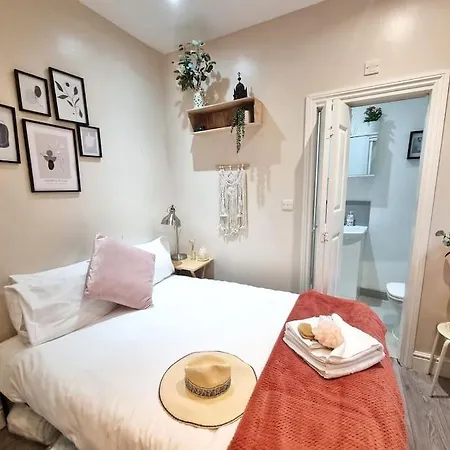 4bed 3bath 8min To Bridge London