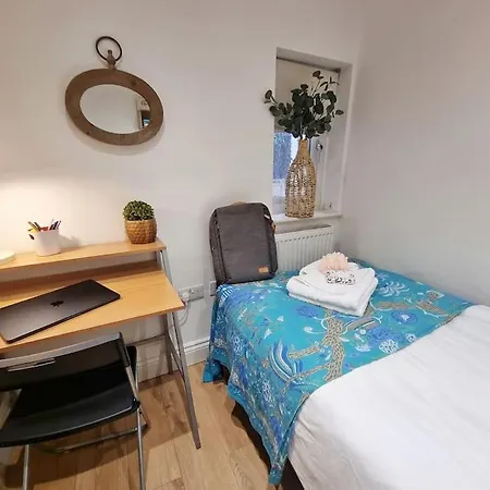 Holiday home 4bed 3bath 8min To Bridge *