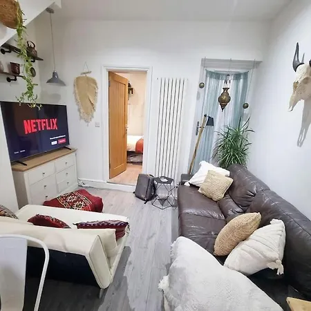 4bed 3bath 8min To Bridge Holiday home London