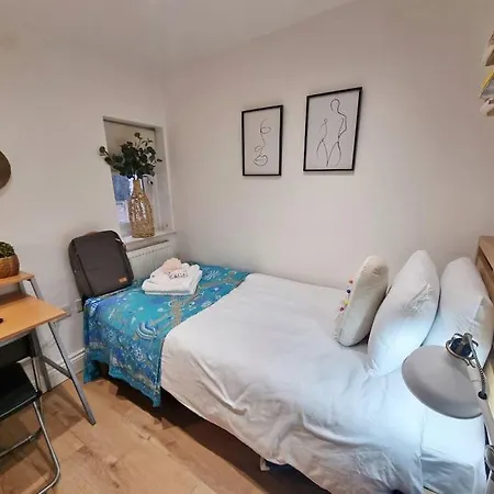 4bed 3bath 8min To Bridge