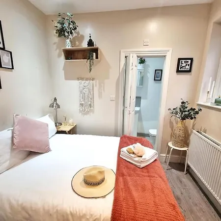 Holiday home 4bed 3bath 8min To Bridge *