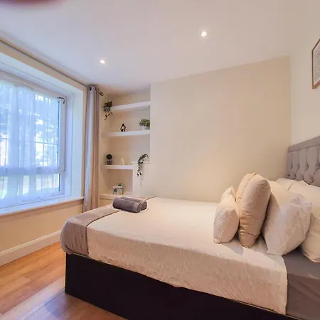 Refined 2 Bedroom Flat Few Steps From The Oval 公寓