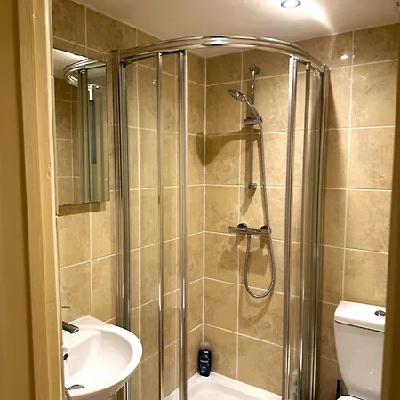 Charming Comfy By Kensington Apartment London